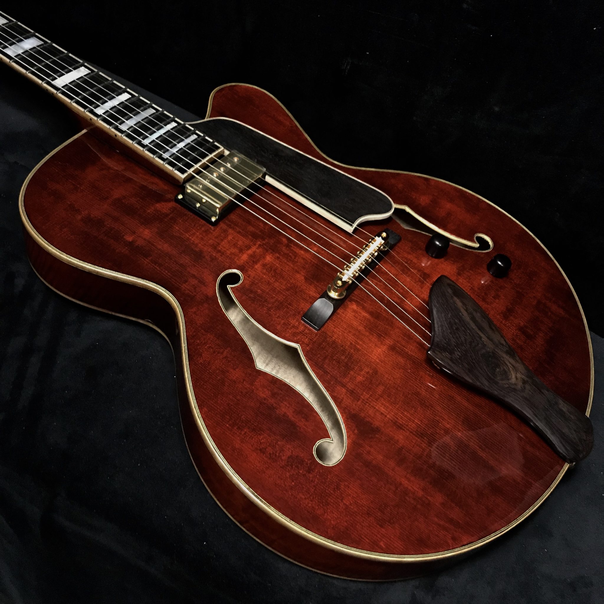 Eastman Jazz Elite 16″-6 Thinline Carved Archtop Electric Jazz Guitar ...