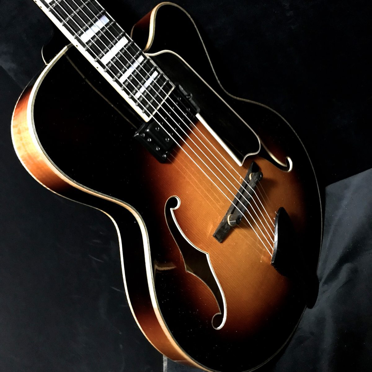 Eastman Jazz Elite Sunburst Archtop Seven String Electric Guitar