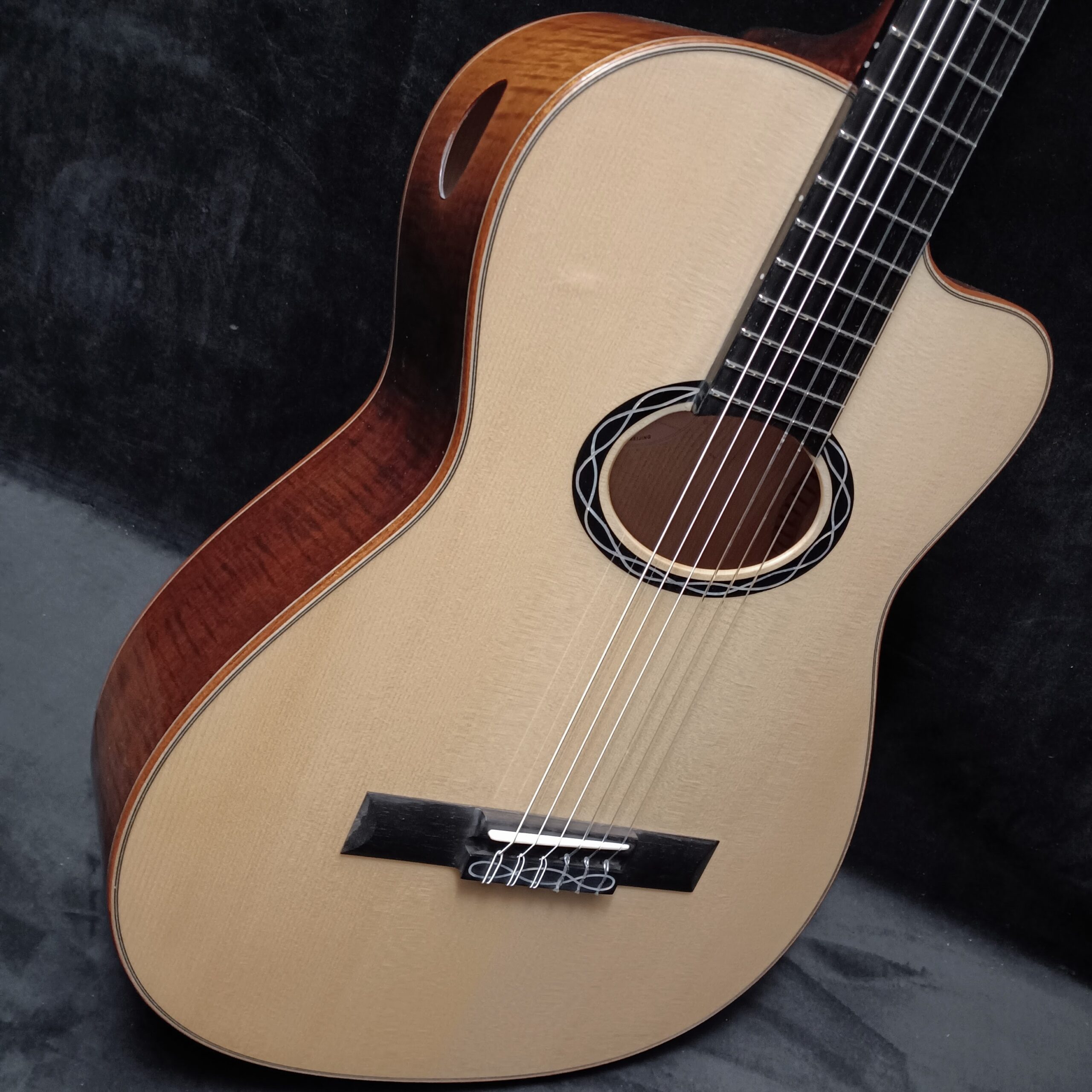 Eastman cabaret deals guitar